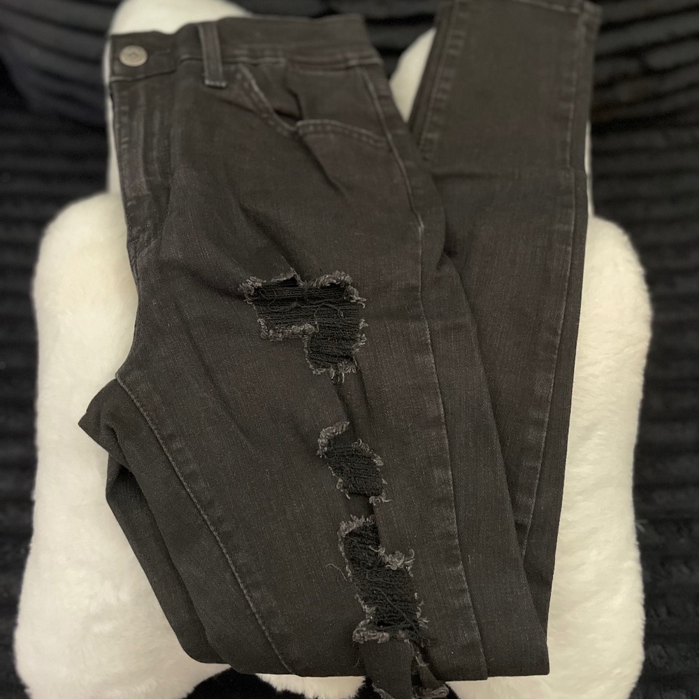 Levi’s Black Distressed Jeans